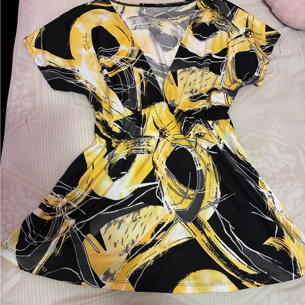 Women’s Abstract Print V-Neck Top in Yellow and Black